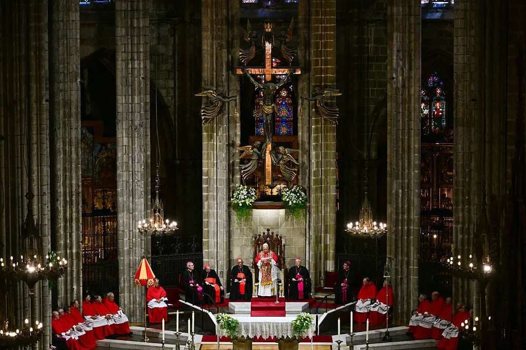 Pope Leo prays midday prayer at Barcelona cathedral, encourages walking in Christ’s footsteps