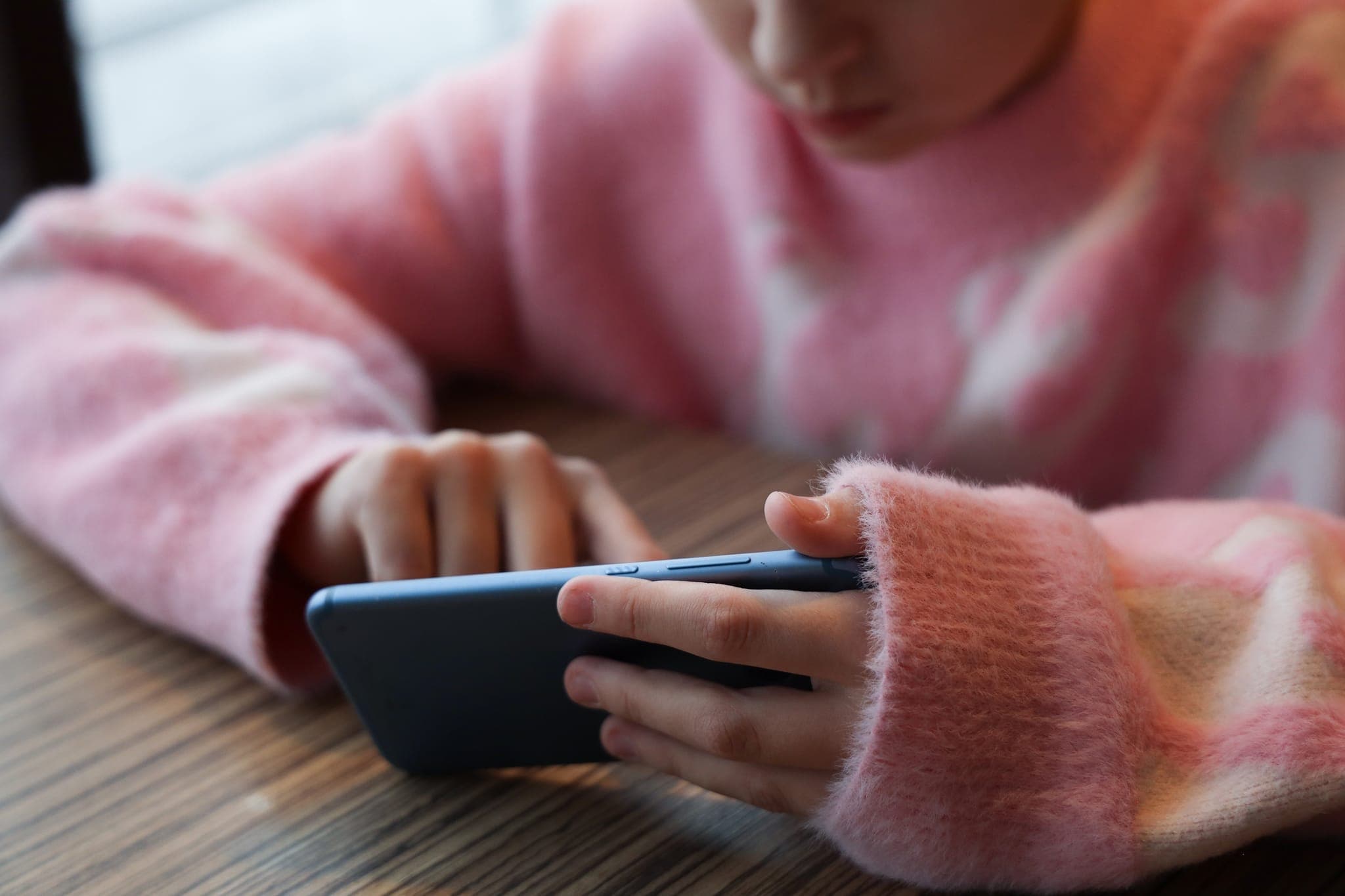 UCLA study: Phone ownership in children linked to lower score on reading test