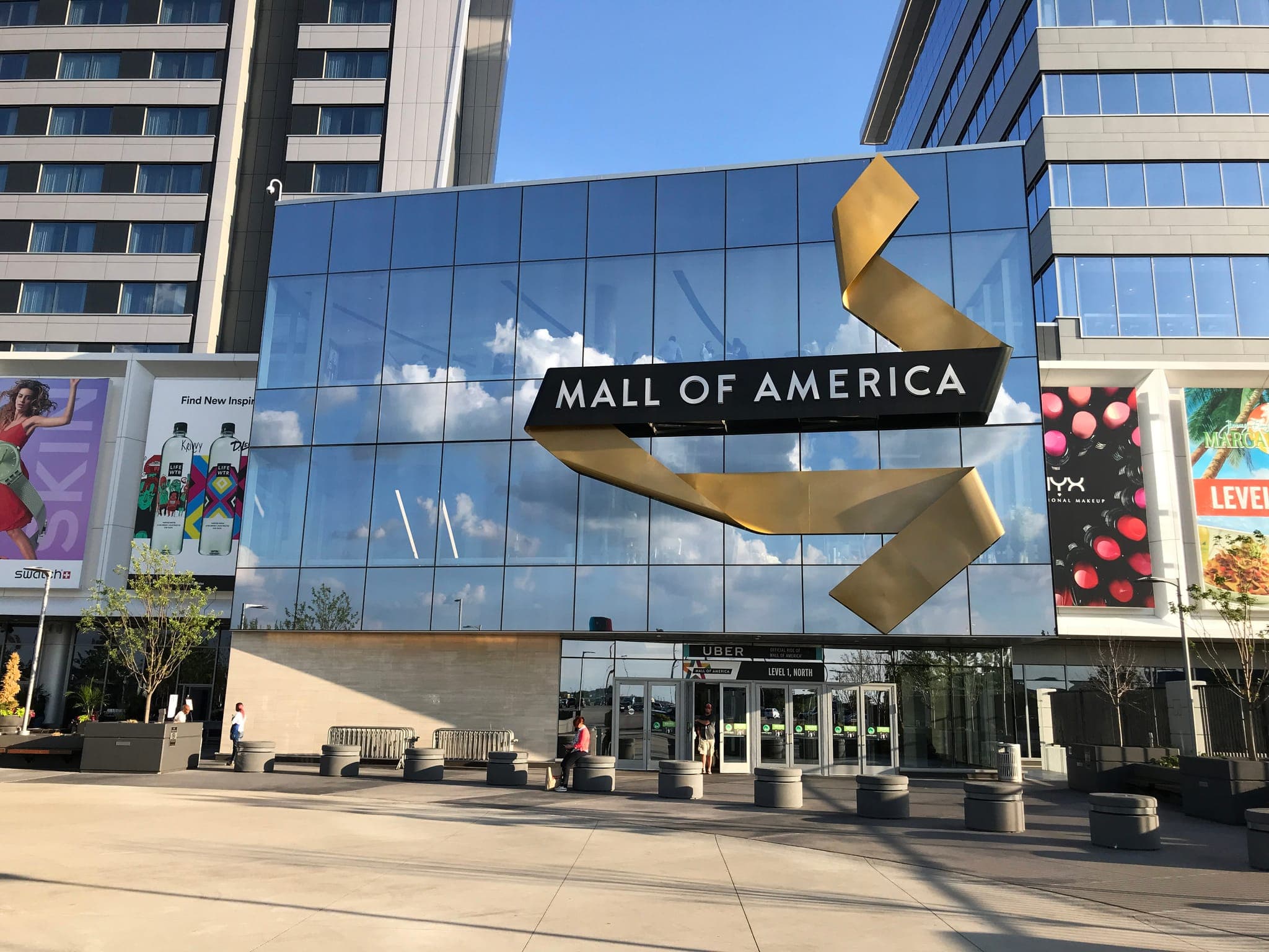 FBI says it thwarted 18-year-old’s terror plot targeting Mall of America 