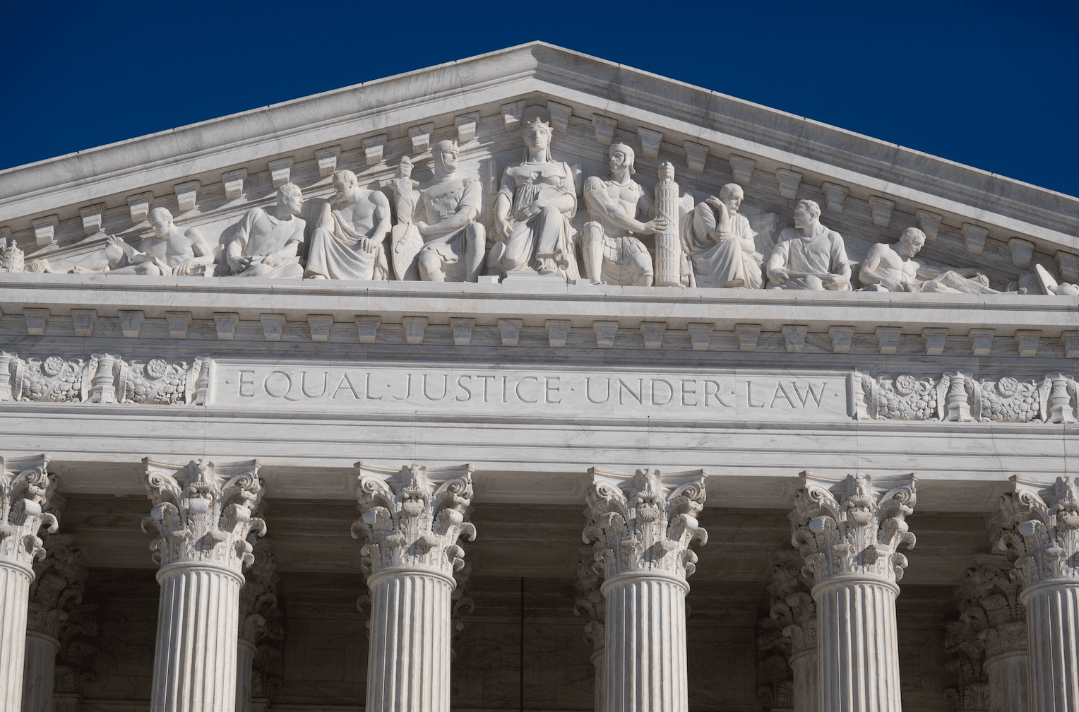 Supreme Court expands president’s power to fire independent agency officials, overturning 91-year precedent 