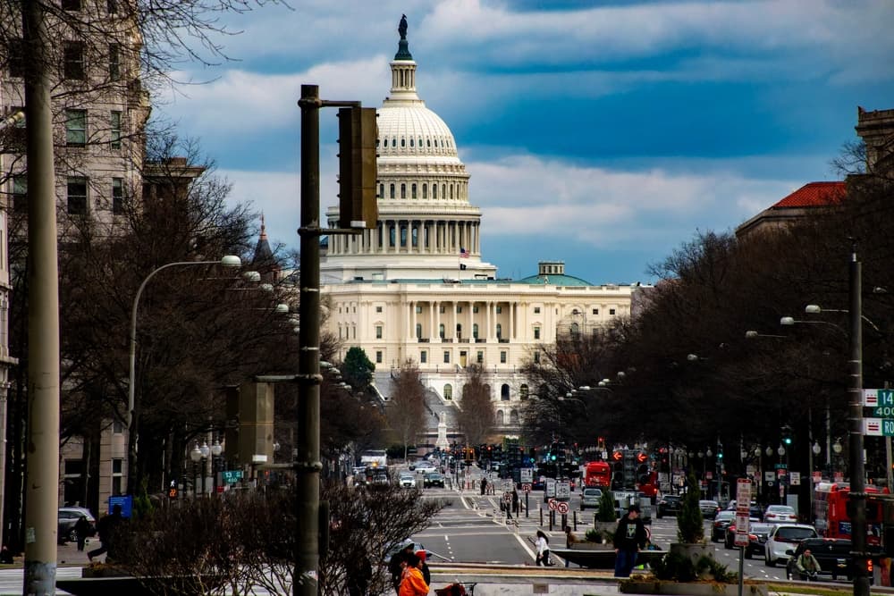 Gallup: Confidence in US institutions remains near all-time low