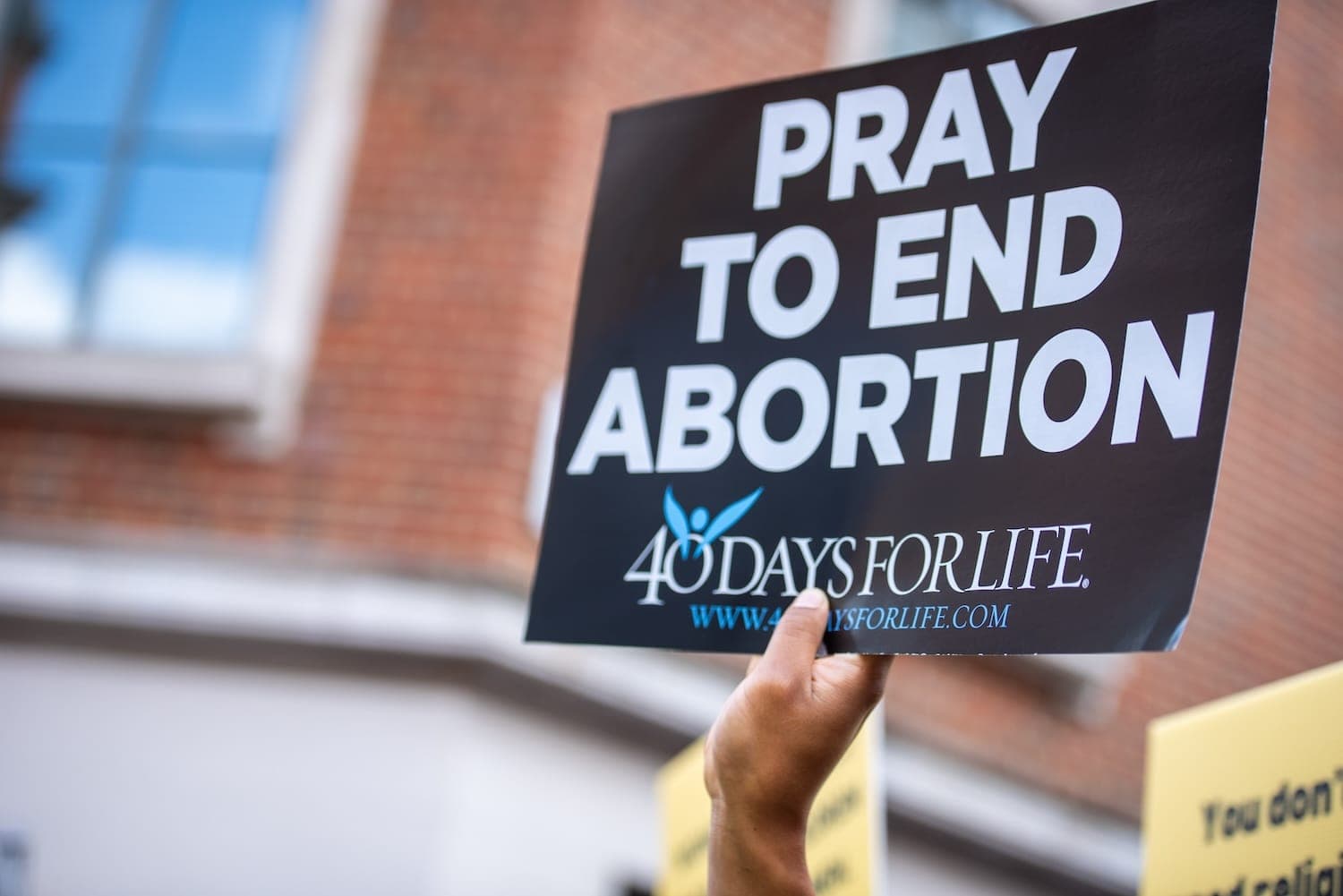 Ohio bishop leads rosary outside Planned Parenthood abortion facility