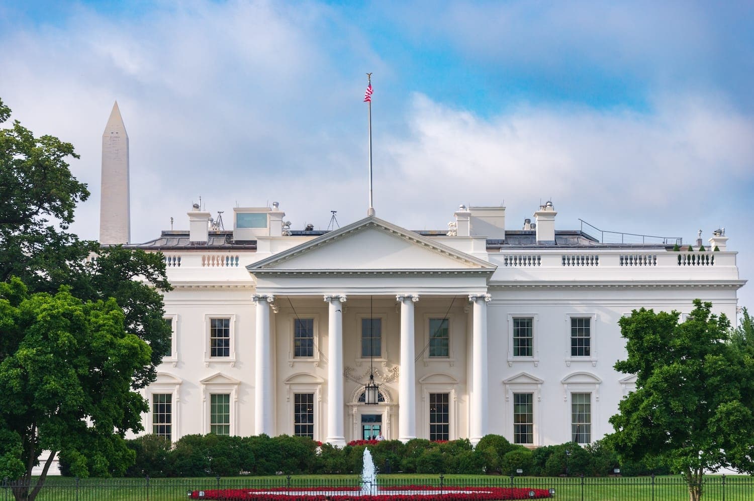 White House: Democratic Socialists’ policies would add $49 trillion to federal deficits