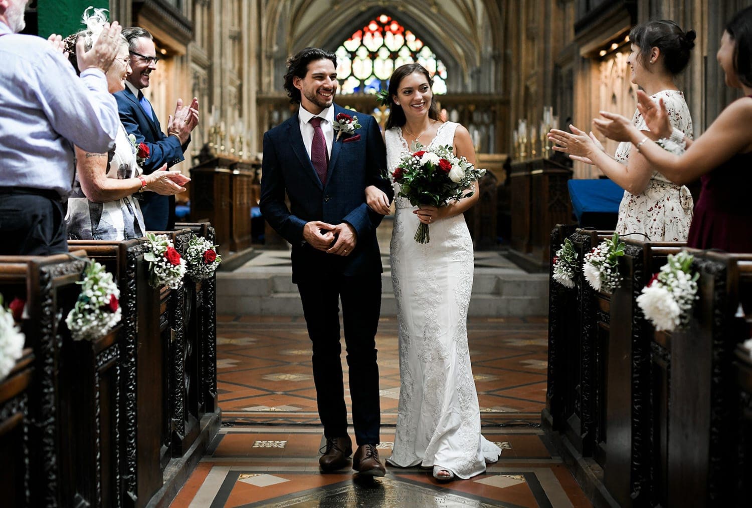 5 ways to be a gracious wedding guest