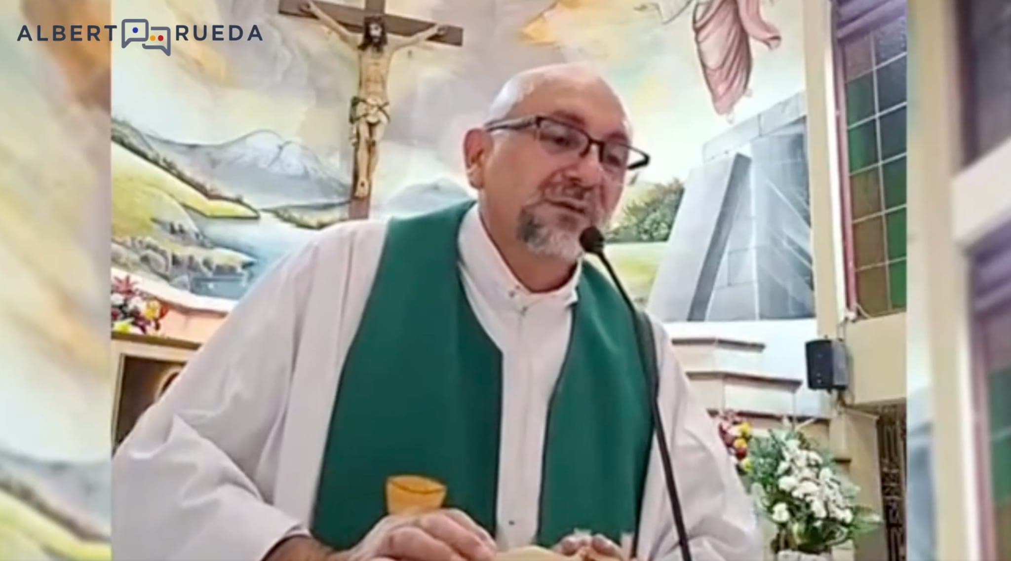 Priest dies after crucifix falls on him during livestreamed Mass in Ecuador