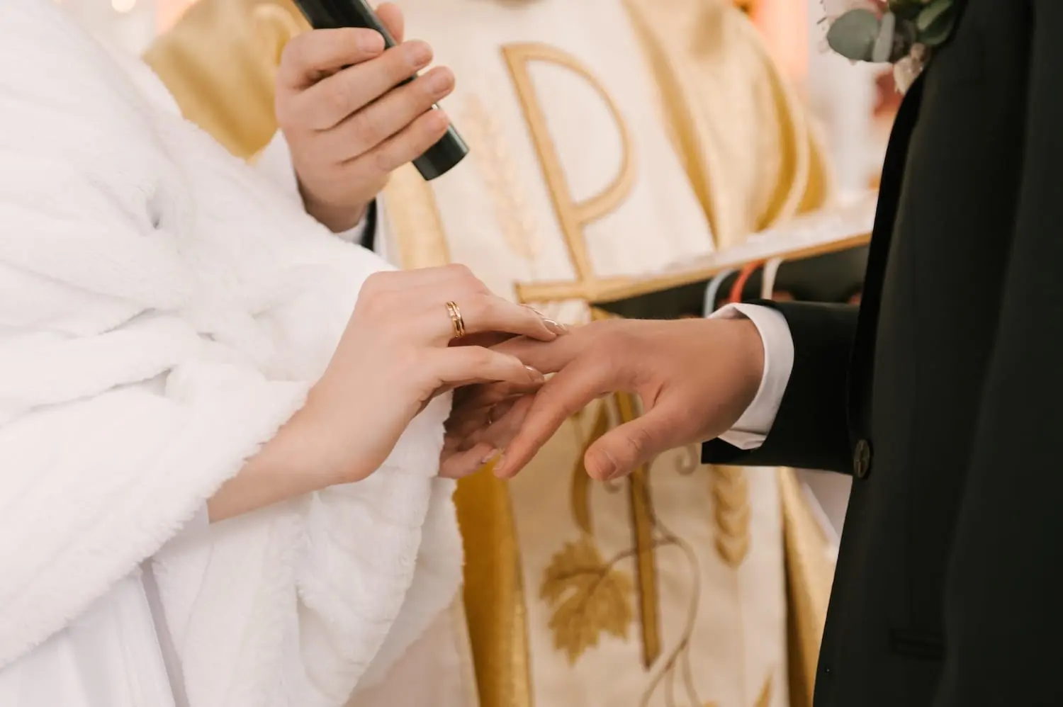 Pope Leo affirms marriage as ‘a covenant for life’ in new book foreword